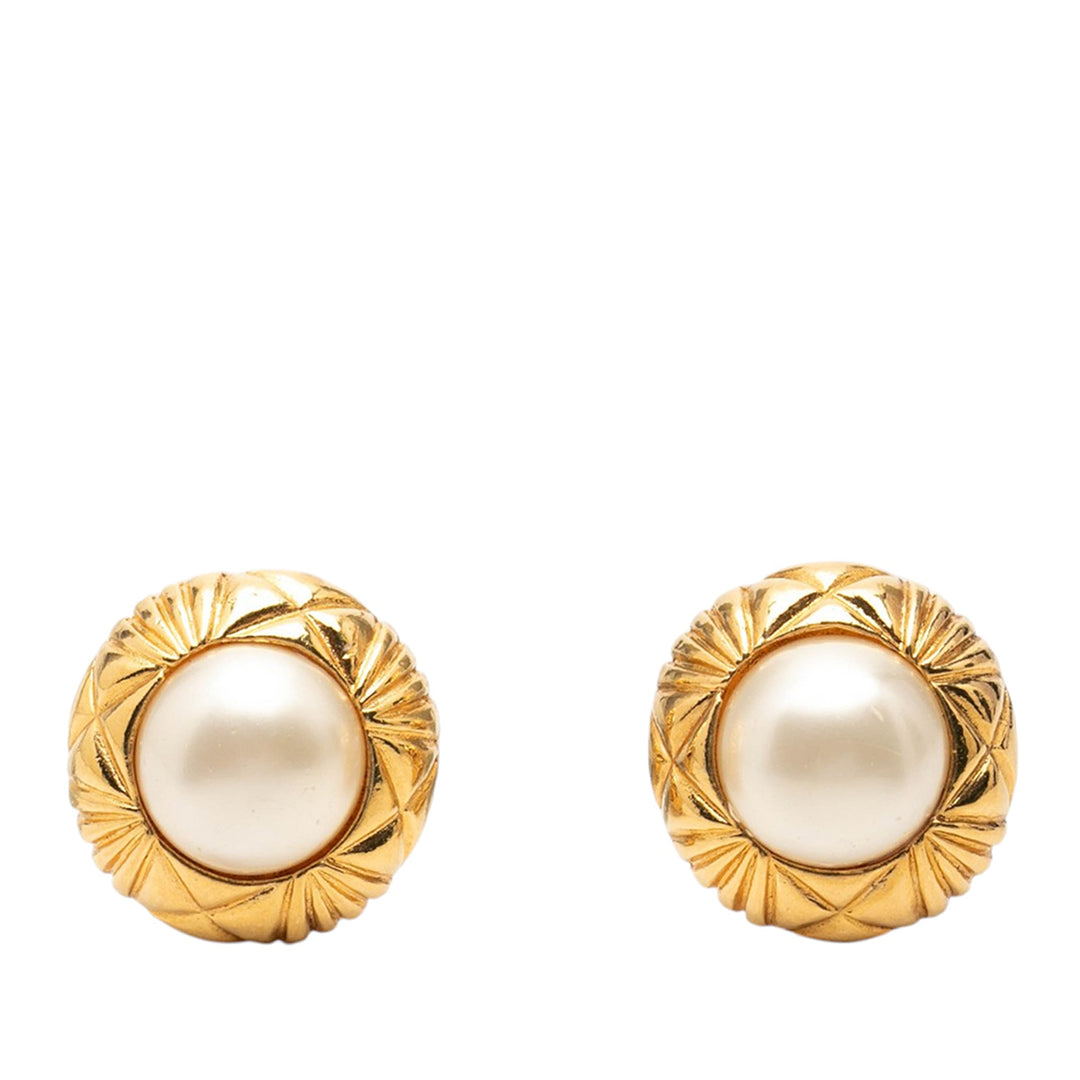 Chanel CC plaqué Matelassé Perles fantaisie Clip On Boucles d'oreilles