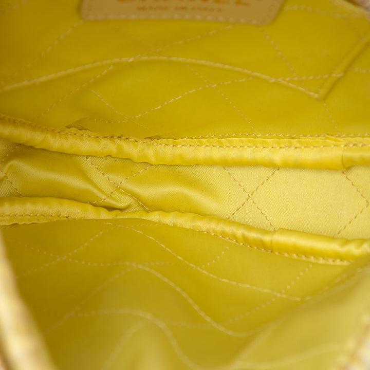 Chanel CC Matelassé Diamond Pochette avec chaîne Cuir d'agneau Jaune – vue 4 – GABY PARIS