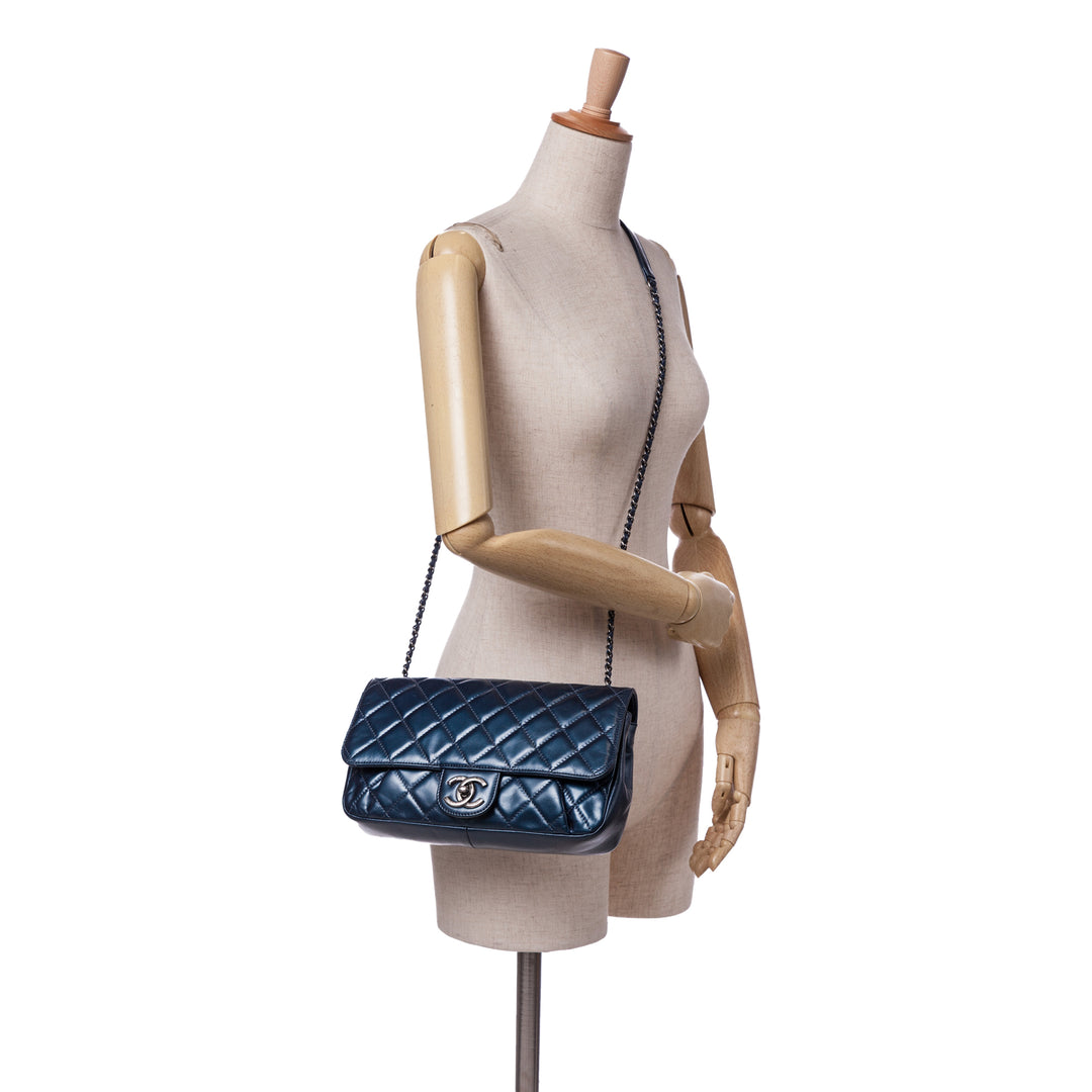 Chanel Quilted Glazed Cuir de veau Coco Pleats Flap Bleu
