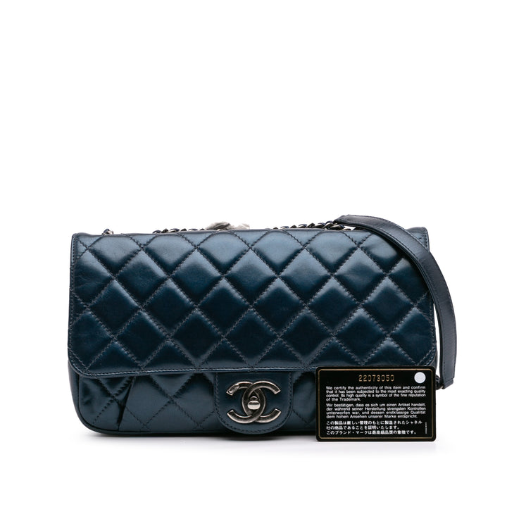 Chanel Quilted Glazed Cuir de veau Coco Pleats Flap Bleu
