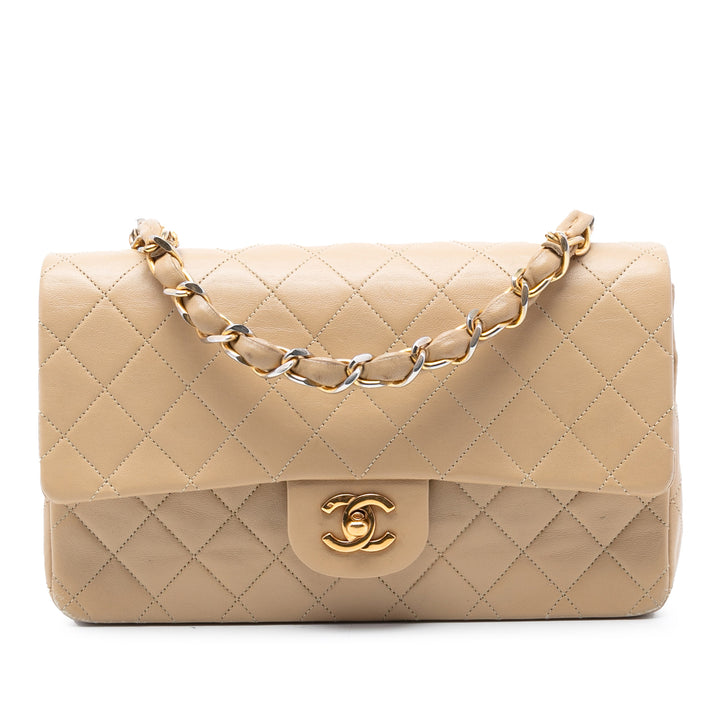Chanel Medium Classic Cuir d’agneau Simple rabat