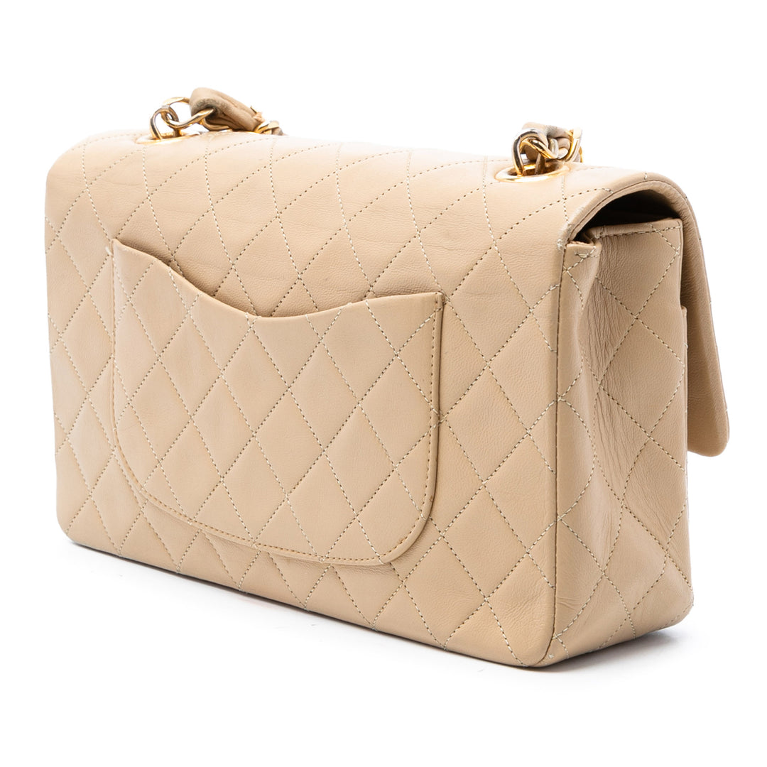 Chanel Medium Classic Cuir d’agneau Simple rabat
