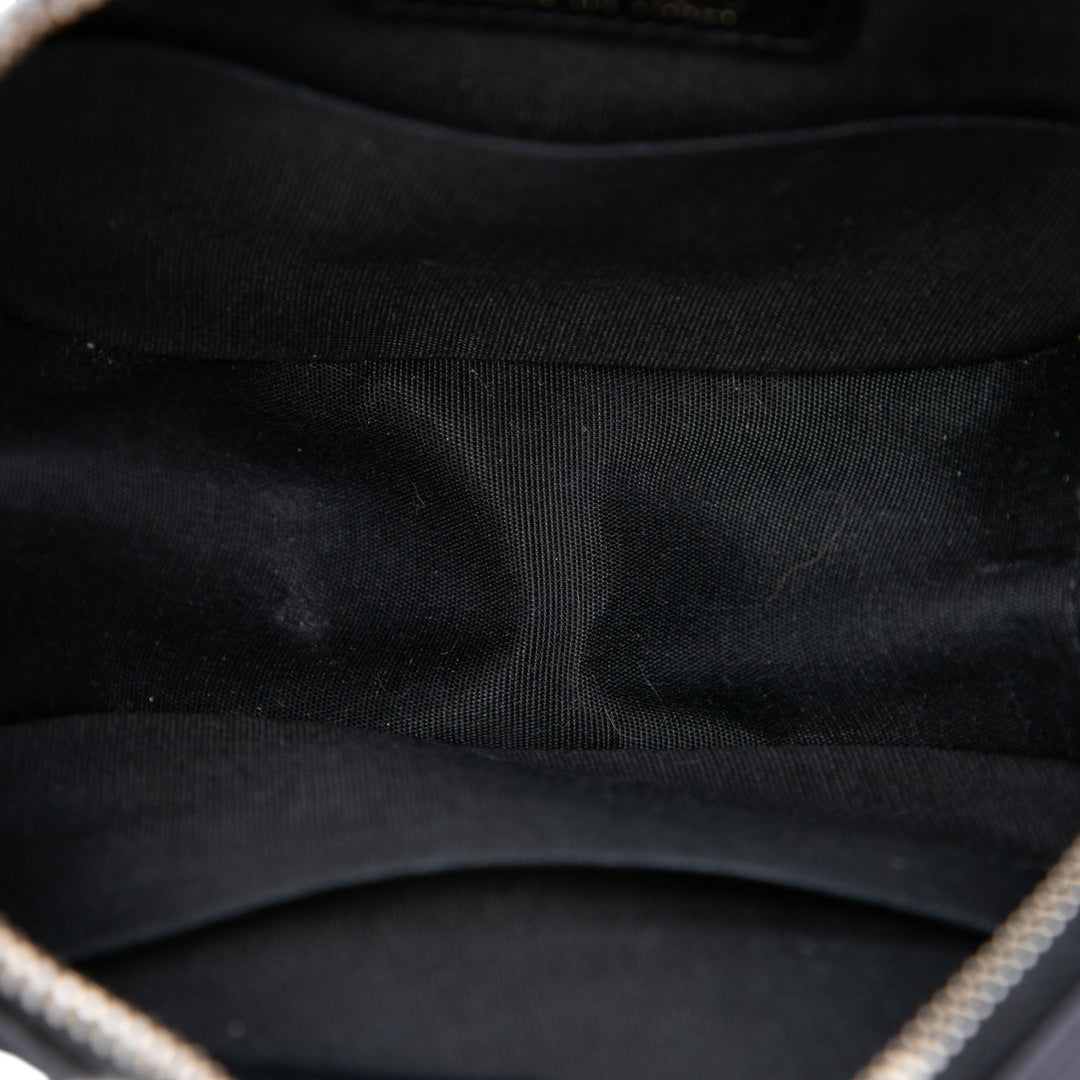 Chanel Matelassé Cuir de veau Perle clouté Rond Pochette avec chaîne