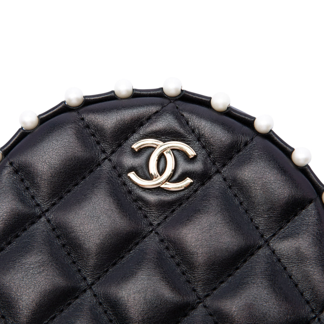 Chanel Matelassé Cuir de veau Perle clouté Rond Pochette avec chaîne