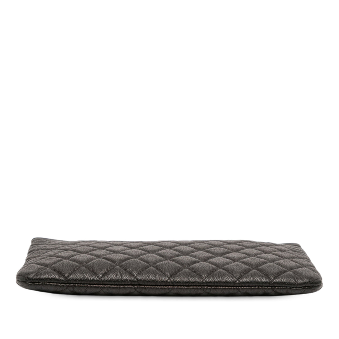 Chanel Matelassé Boy O Étui Pochette Moyen Cuir caviar