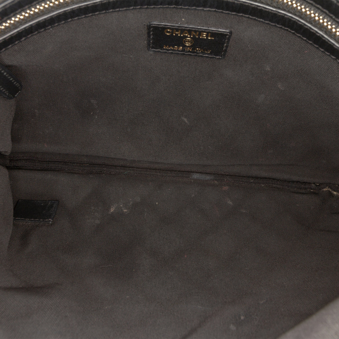 Chanel Matelassé Boy O Étui Pochette Moyen Cuir caviar
