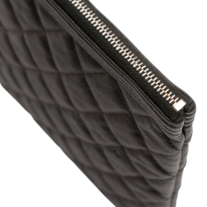 Chanel Matelassé Boy O Étui Pochette Moyen Cuir caviar