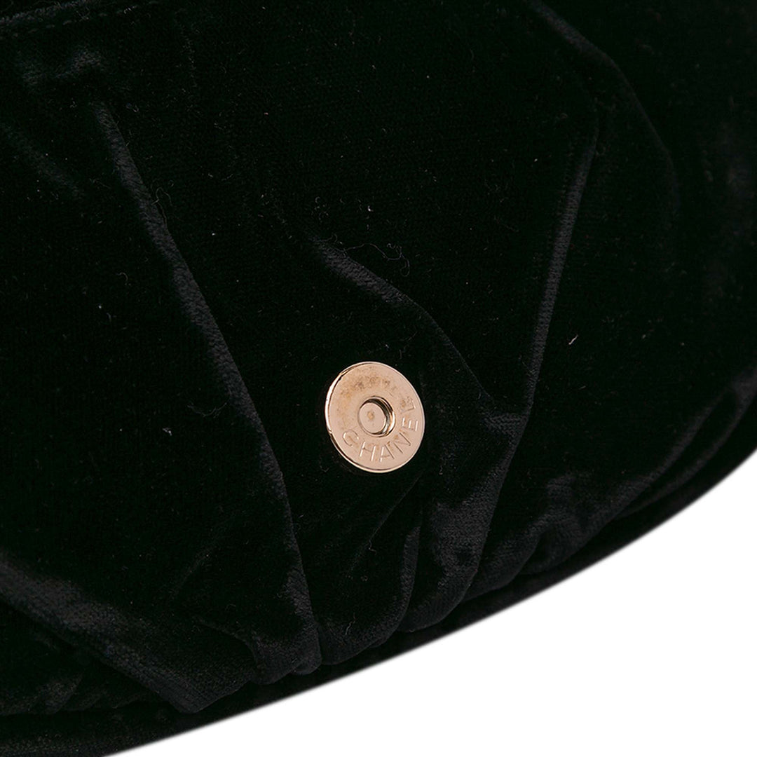 Chanel CC Velours Half Moon Wallet on Chain Noir – GABY PARIS Authentique