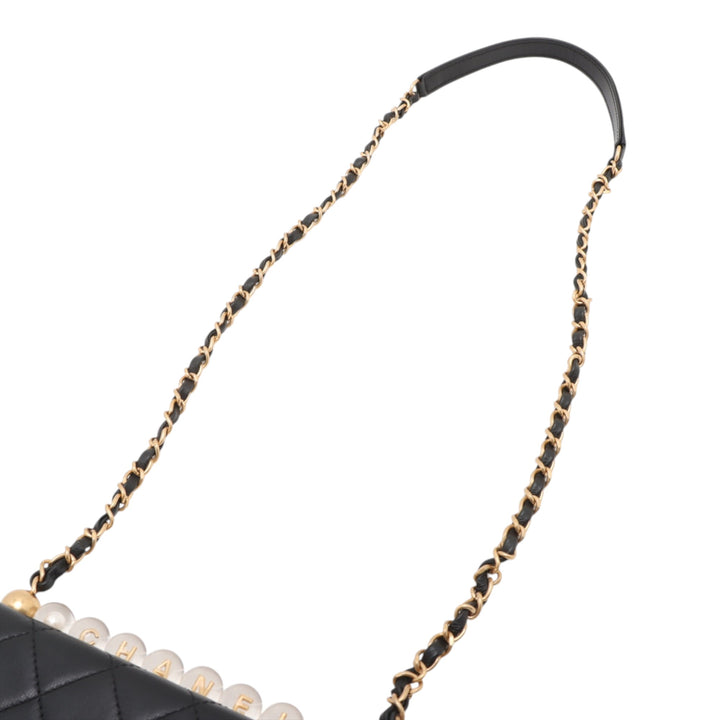 Chanel Small Matelassé Cuir d’agneau Chic Perles à rabat