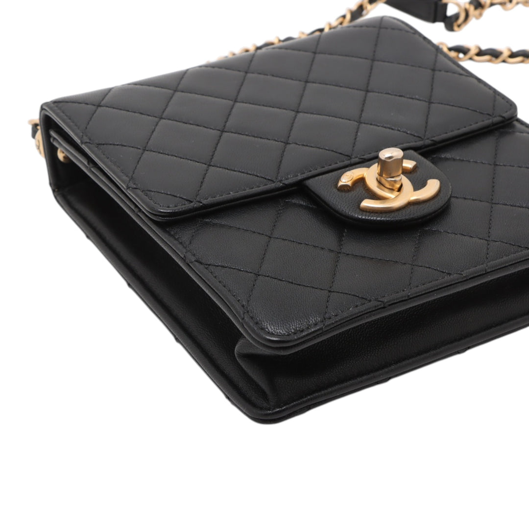Chanel Small Matelassé Cuir d’agneau Chic Perles à rabat