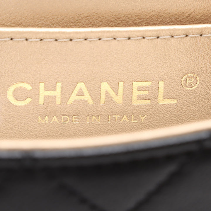 Chanel Small Matelassé Cuir d’agneau Chic Perles à rabat