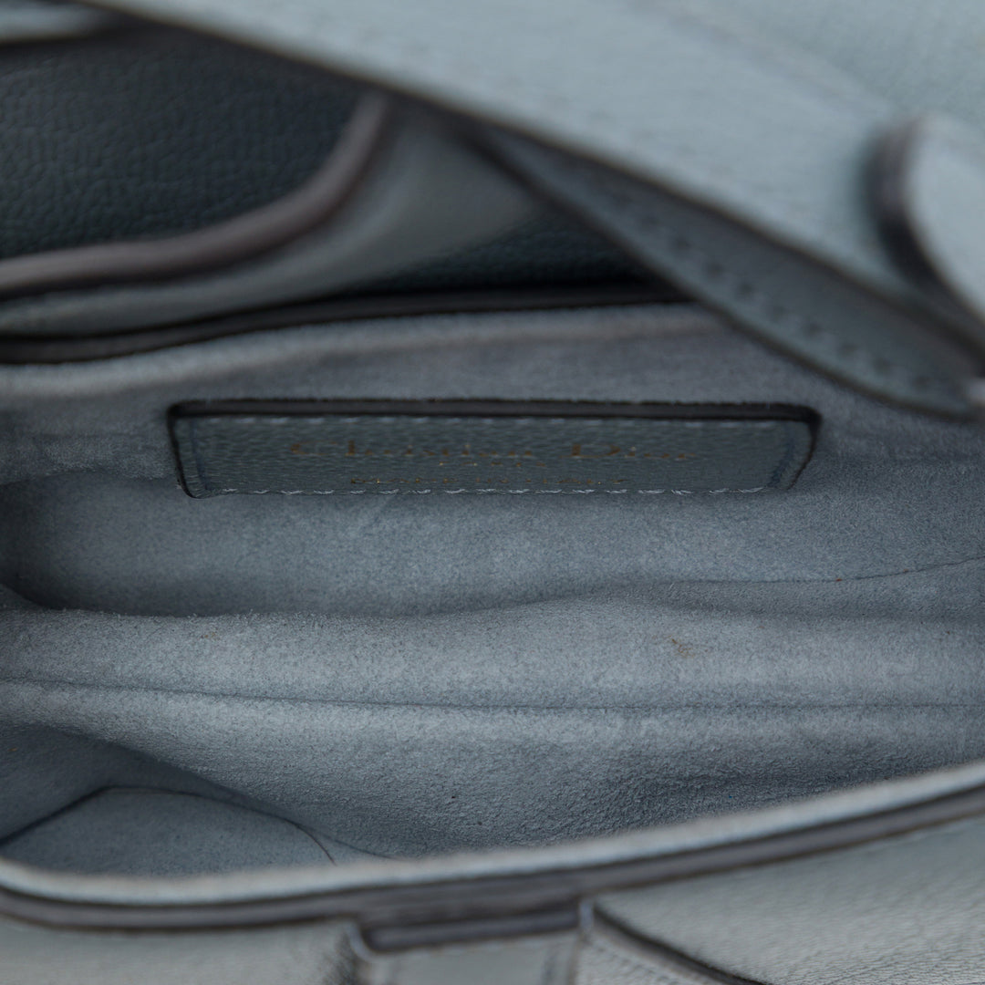 Dior Saddle Sac Micro Cuir de chèvre Bleu – vue 4 – GABY PARIS