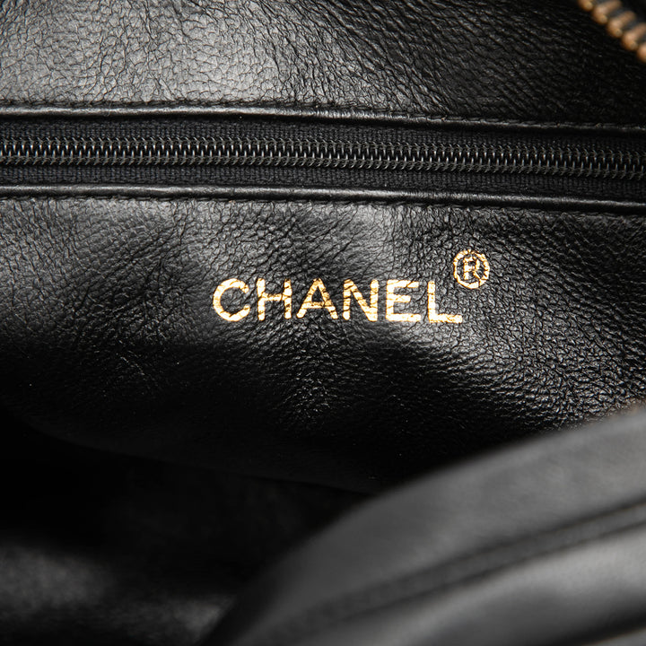 Chanel CC Matelassé Cuir d’agneau Pompon Sac caméra