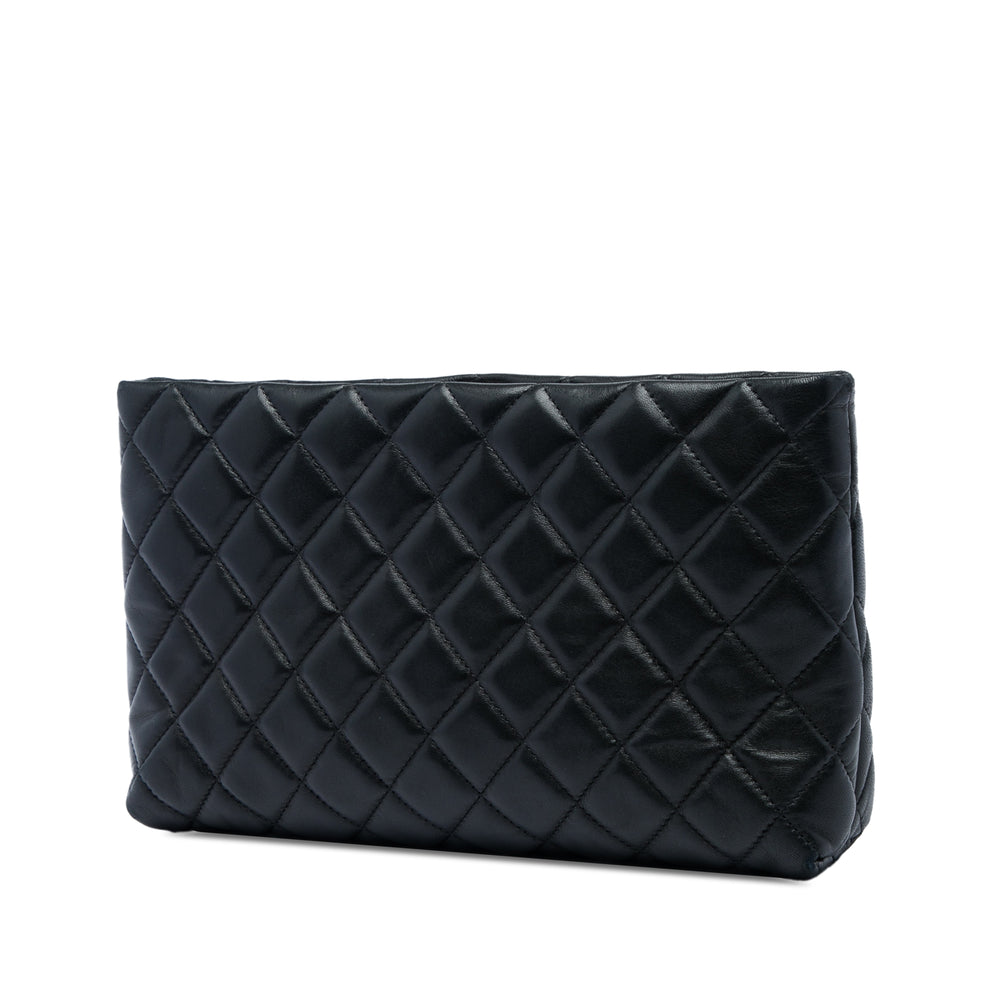 Chanel Matelassé Kiss Lock Pochette Cuir d'agneau Noir – vue 2 – GABY PARIS