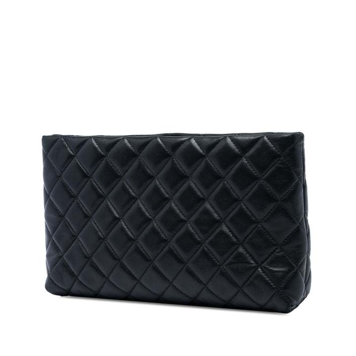 Chanel Matelassé Kiss Lock Pochette Cuir d'agneau Noir – vue 2 – GABY PARIS