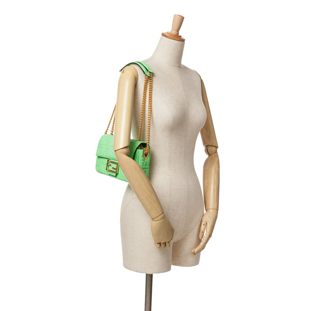 Fendi Zucca embossé Cuir Chain Midi Baguette