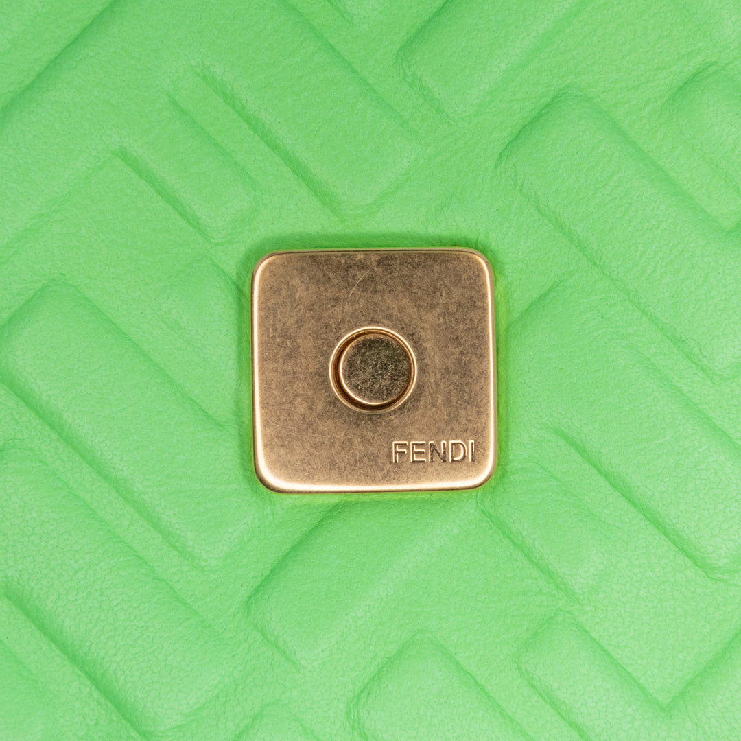 Fendi Zucca embossé Cuir Chain Midi Baguette