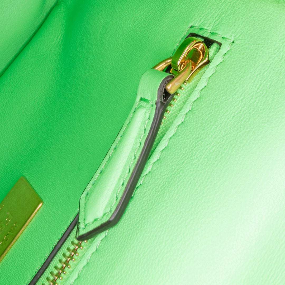 Fendi Zucca embossé Cuir Chain Midi Baguette
