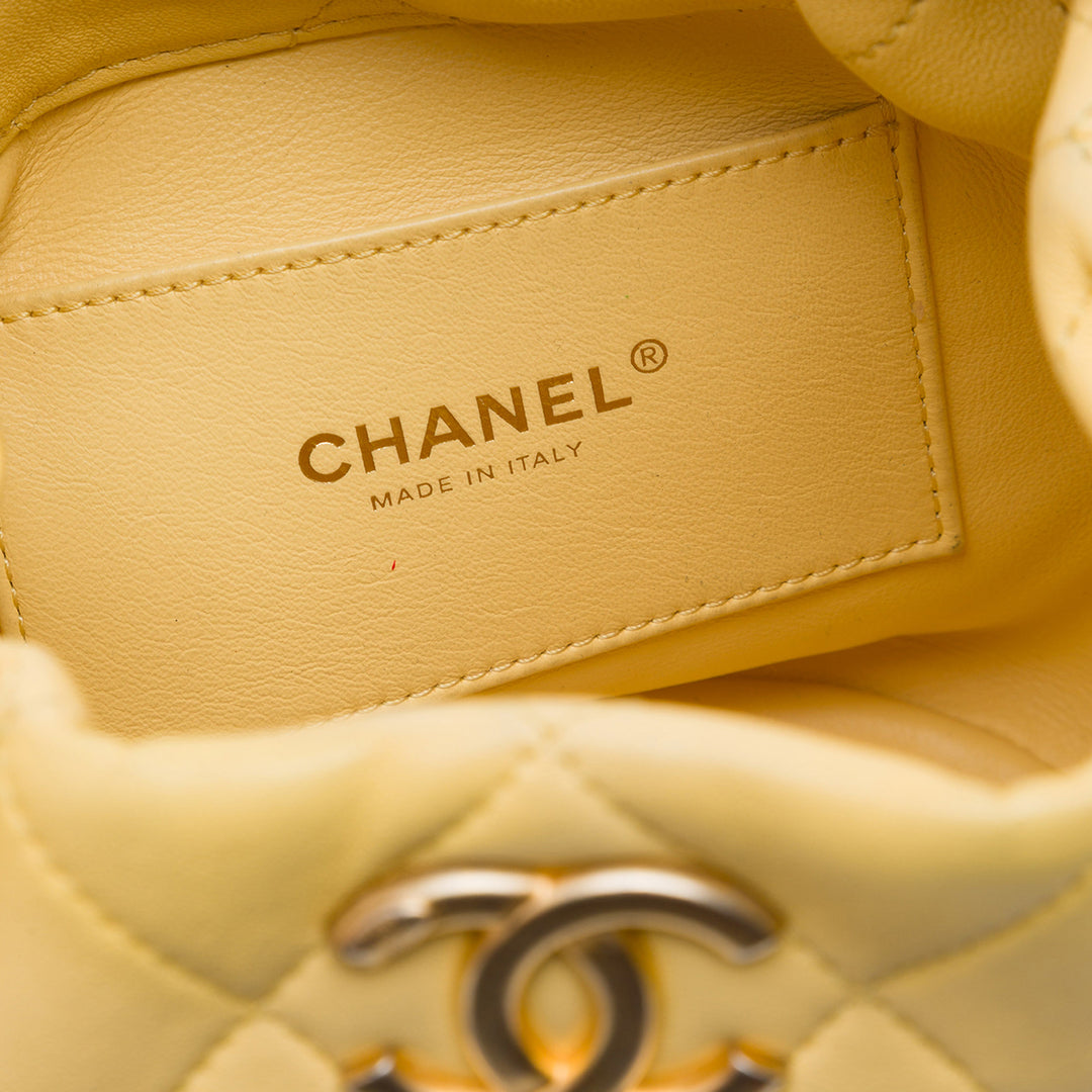 Chanel CC Matelassé Cuir d'agneau Drawstring Bucket Sac