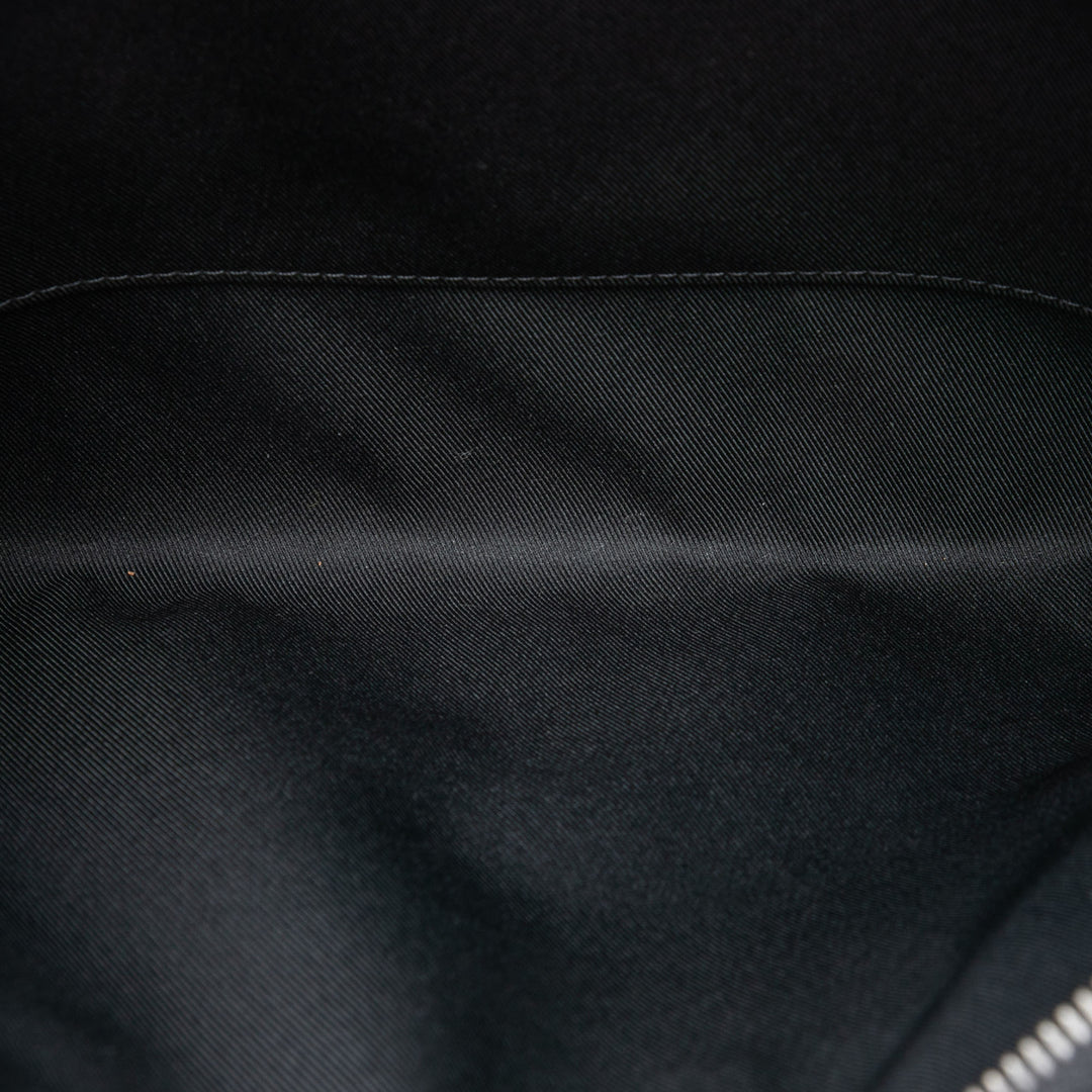 Louis Vuitton Pochette Discovery Monogram Eclipse GM Noir – vue 4 – GABY PARIS