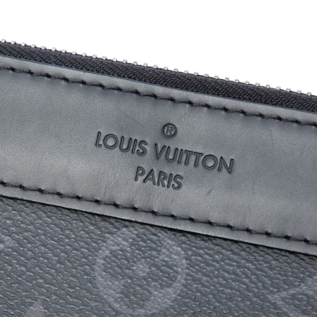 Louis Vuitton Pochette Discovery Monogram Eclipse GM Noir – vue 5 – GABY PARIS