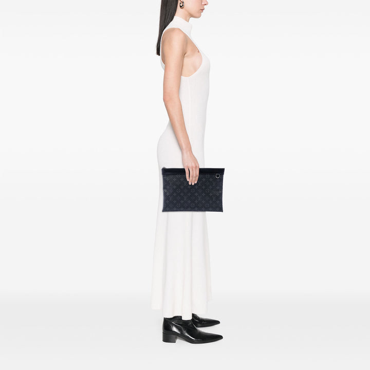 Louis Vuitton Pochette Discovery Monogram Eclipse GM Noir – vue 6 – GABY PARIS