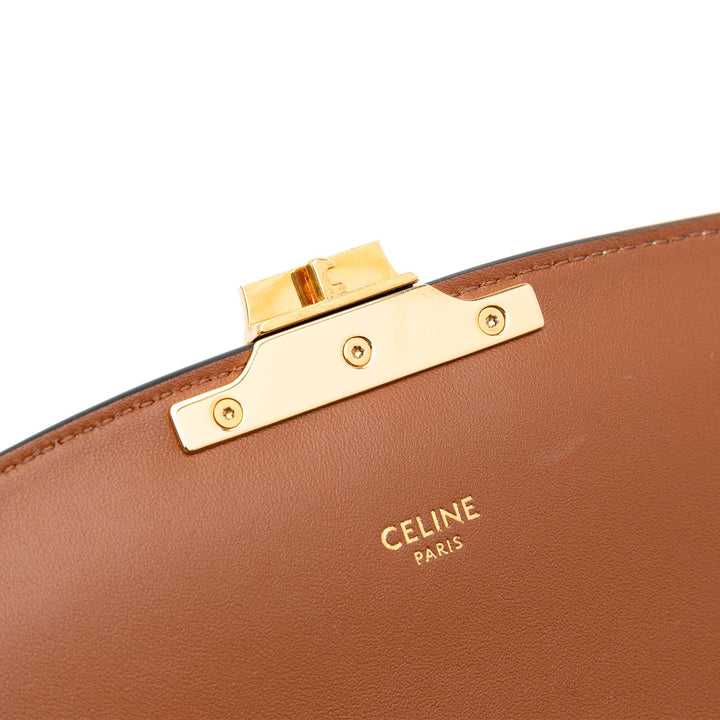 Celine Classique Triomphe Coated Toile and Cuir de veau Triomphe Sac porté croisé Marron – GABY PARIS Authentique