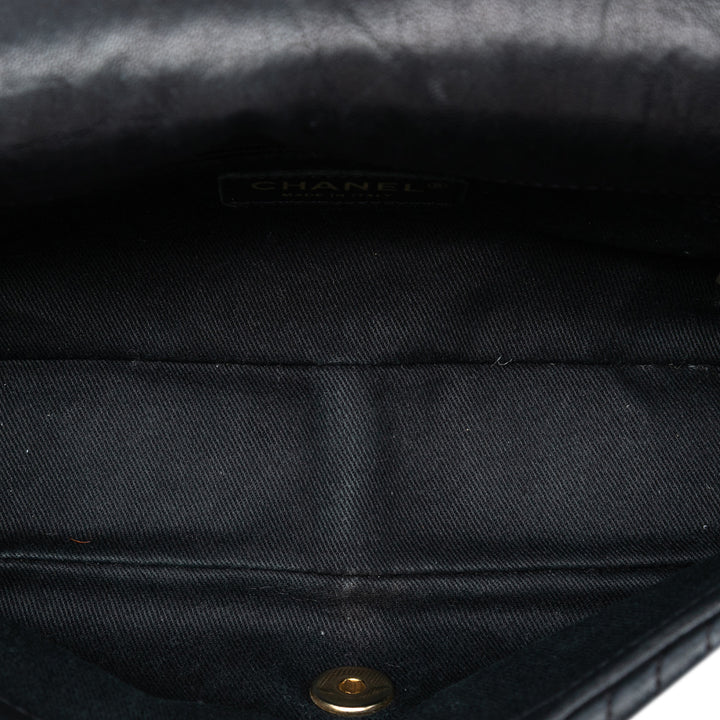 Chanel Medium Chevron Wrinkled Cuir de veau Medallion Charm à rabat