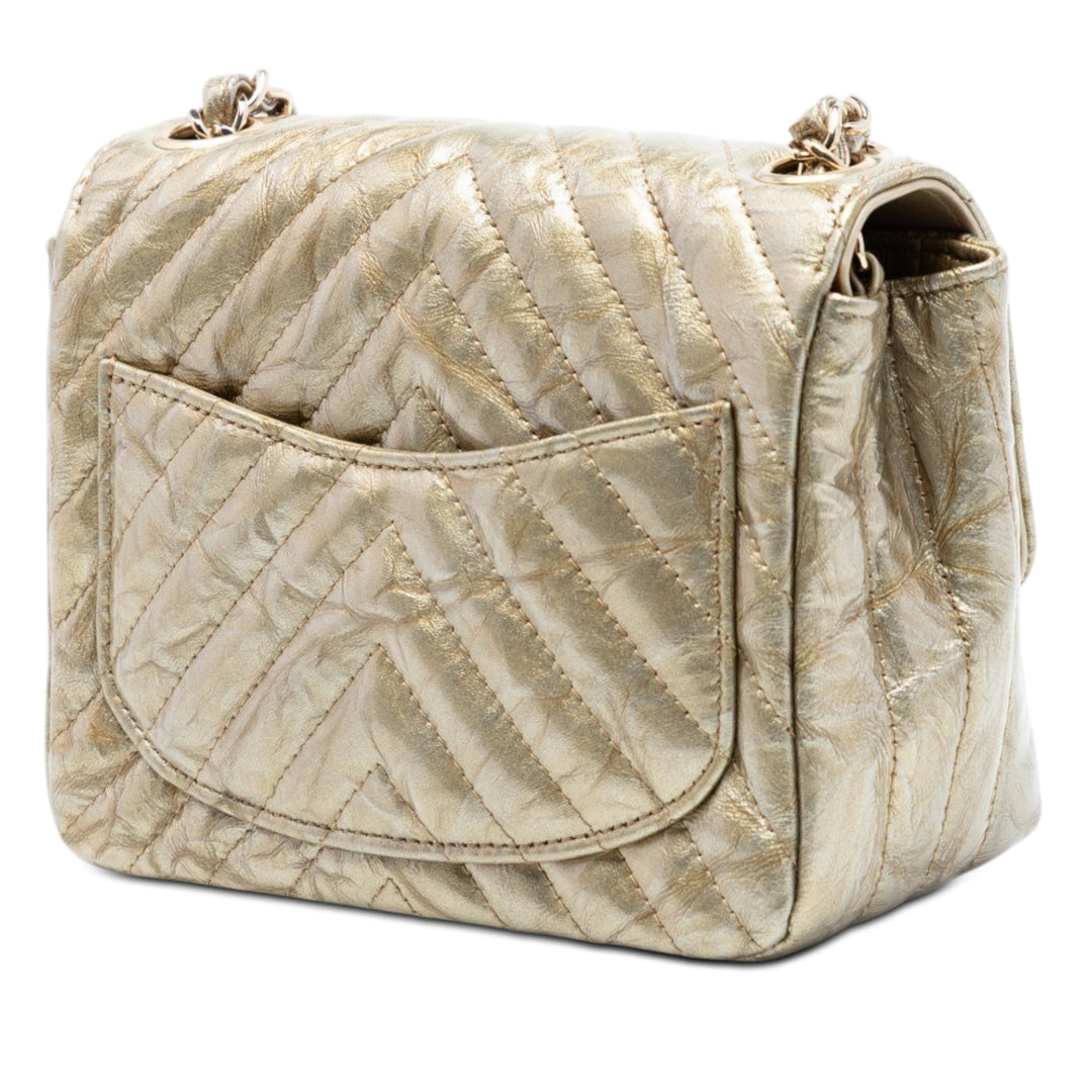 Chanel Mini Square Classic Chevron Metallic Crumpled Cuir de veau Simple rabat