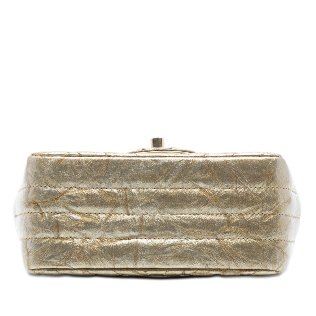 Chanel Mini Square Classic Chevron Metallic Crumpled Cuir de veau Simple rabat