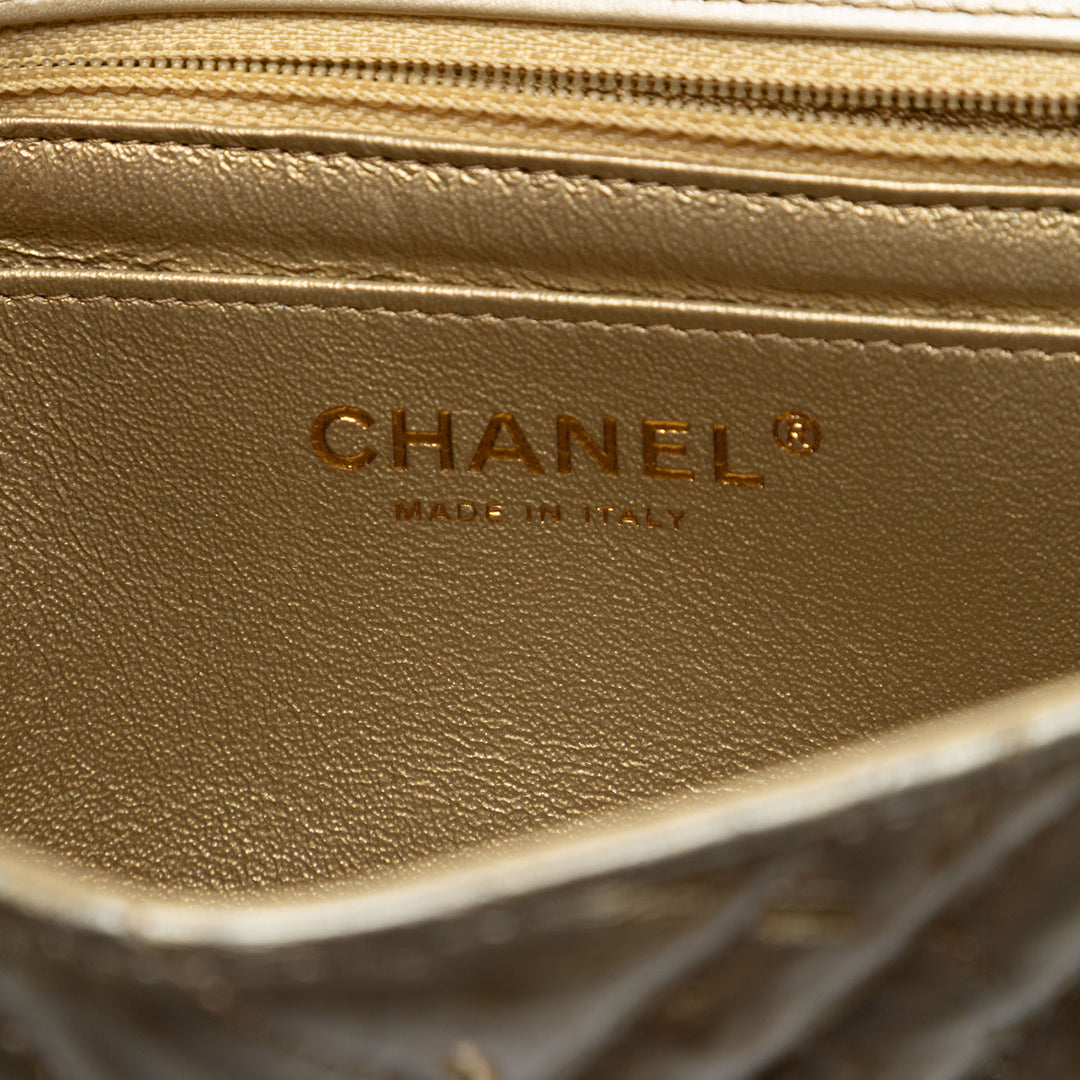 Chanel Mini Square Classic Chevron Metallic Crumpled Cuir de veau Simple rabat