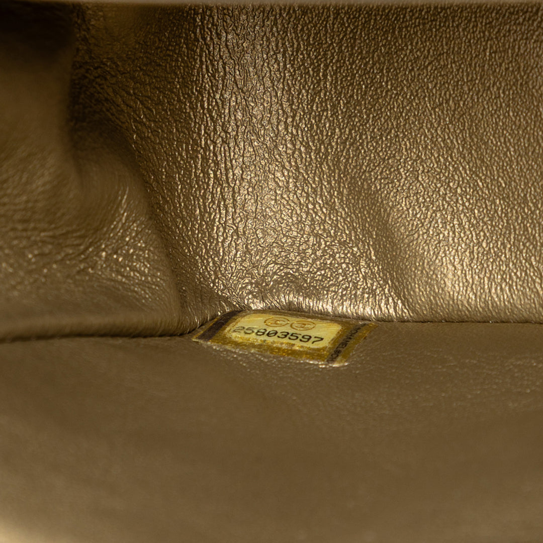 Chanel Mini Square Classic Chevron Metallic Crumpled Cuir de veau Simple rabat