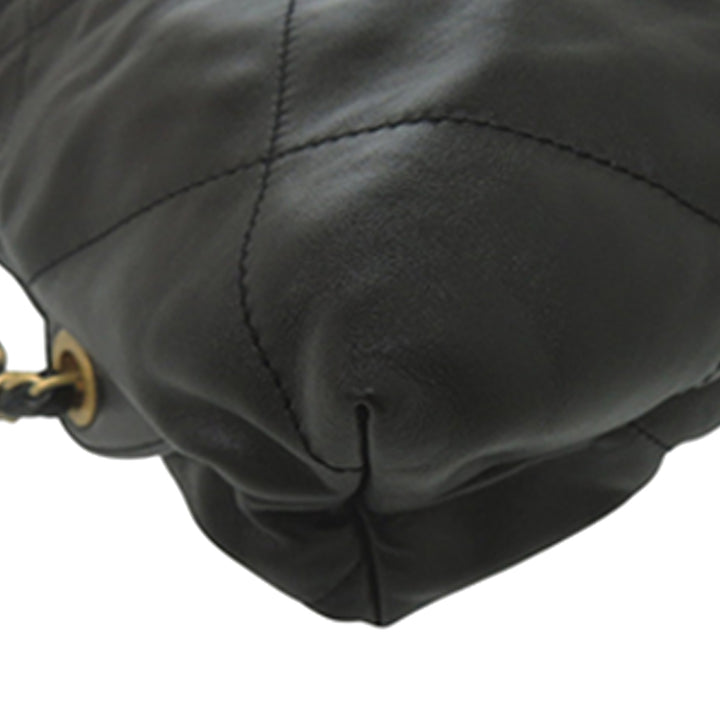 Chanel Large Matelassé brillant Cuir de veau 22 Sac à dos