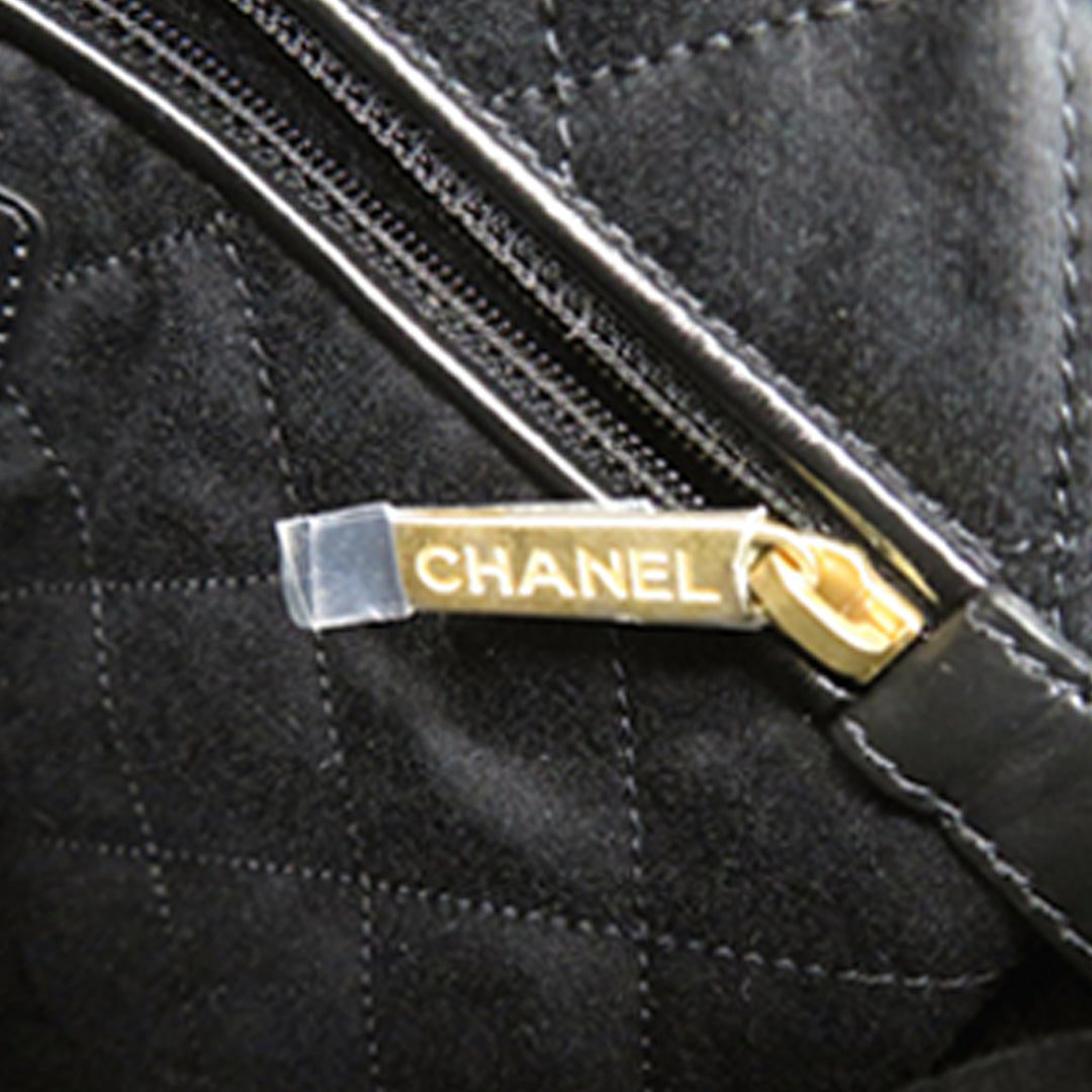 Chanel Large Matelassé brillant Cuir de veau 22 Sac à dos