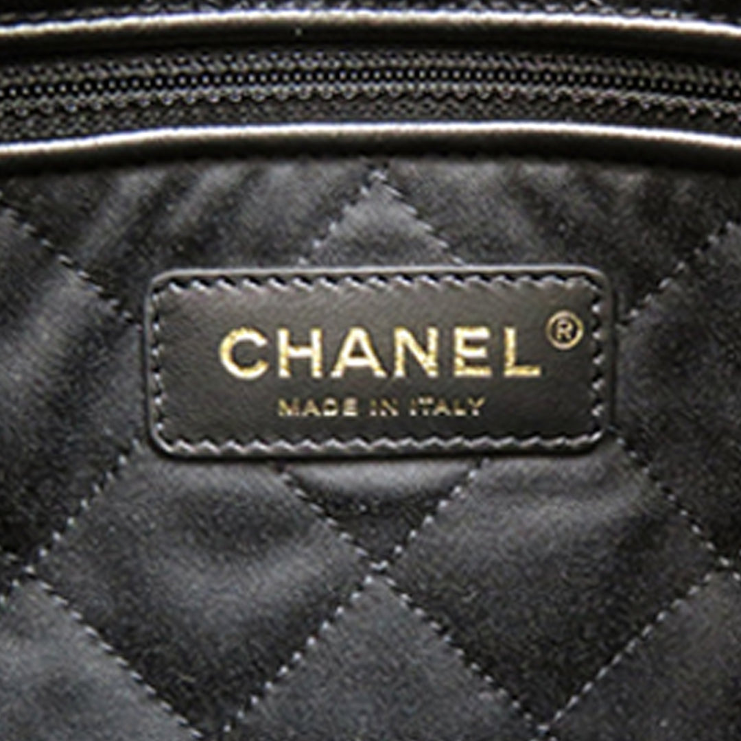 Chanel Large Matelassé brillant Cuir de veau 22 Sac à dos