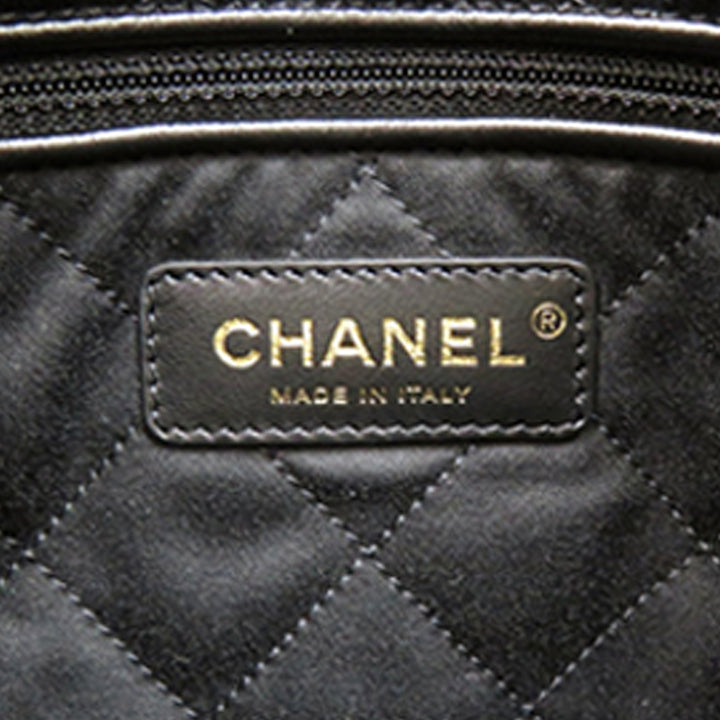 Chanel Large Matelassé brillant Cuir de veau 22 Sac à dos