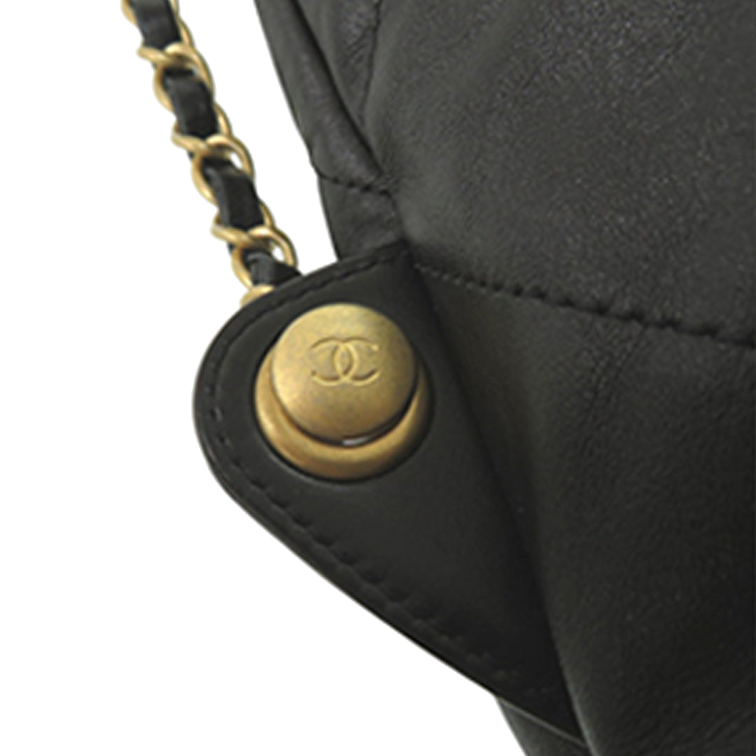 Chanel Large Matelassé brillant Cuir de veau 22 Sac à dos