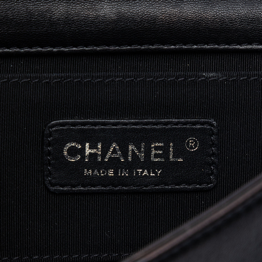 Chanel Cuir verni et Acrylic Cristal Embellished Boy Brick Horizontal à rabat