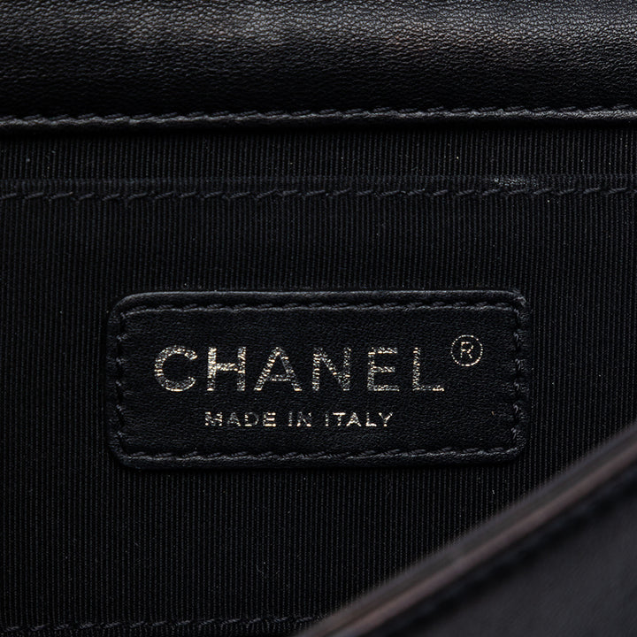Chanel Cuir verni et Acrylic Cristal Embellished Boy Brick Horizontal à rabat