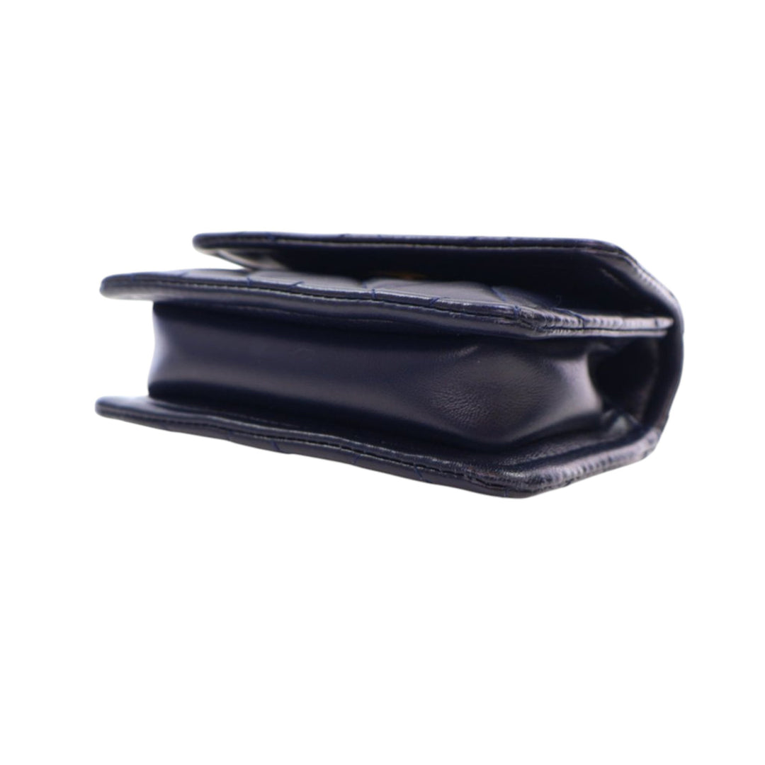Chanel Mini Quilted Shiny Cuir d’agneau Button On Top Flap Bleu – GABY PARIS Authentique
