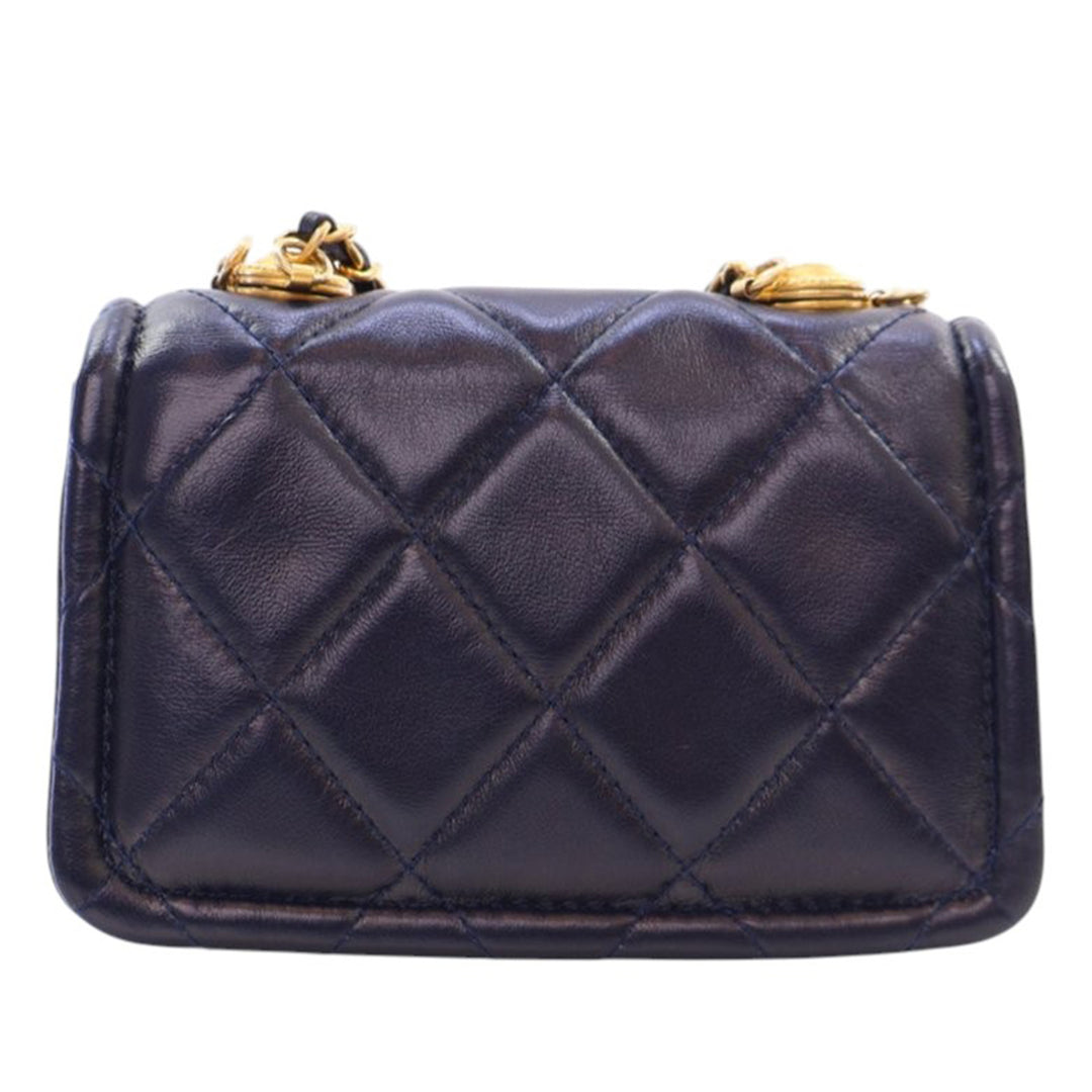 Chanel Mini Quilted Shiny Cuir d’agneau Button On Top Flap Bleu – GABY PARIS Authentique