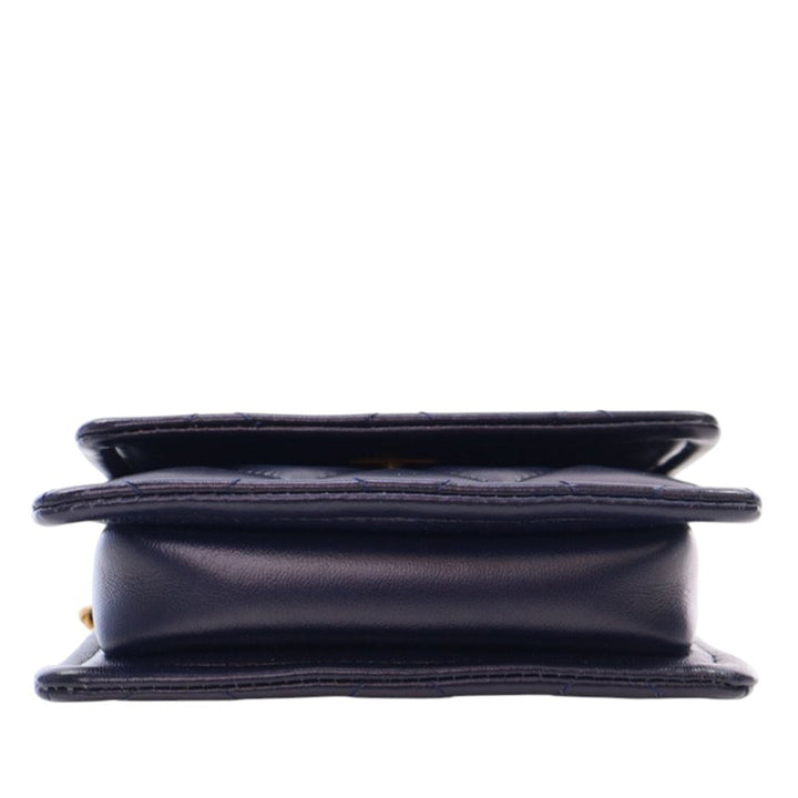 Chanel Mini Quilted Shiny Cuir d’agneau Button On Top Flap Bleu – GABY PARIS Authentique