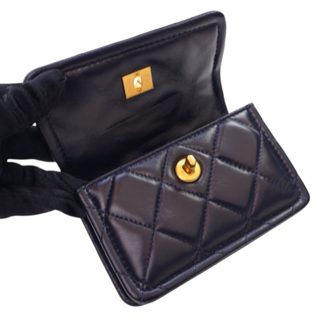 Chanel Mini Quilted Shiny Cuir d’agneau Button On Top Flap Bleu – GABY PARIS Authentique