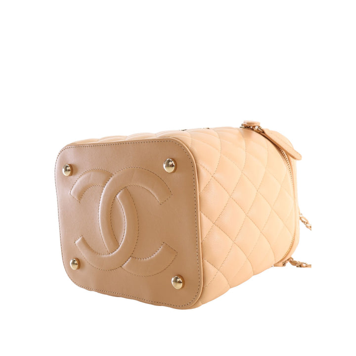 Chanel Vanity CC Matelassé avec chaîne Cuir d'agneau Beige – vue 12 – GABY PARIS
