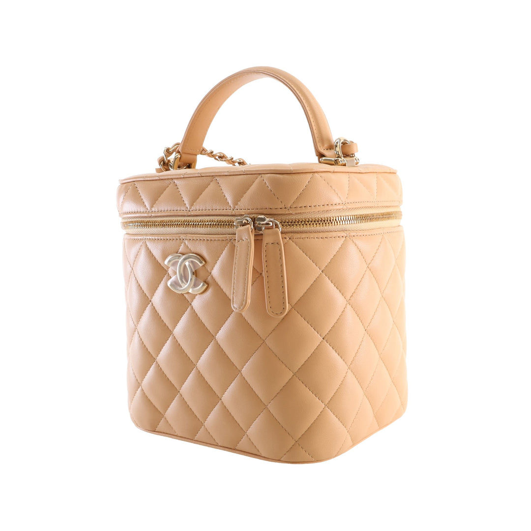 Chanel Vanity CC Matelassé avec chaîne Cuir d'agneau Beige – vue 14 – GABY PARIS