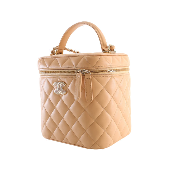 Chanel Vanity CC Matelassé avec chaîne Cuir d'agneau Beige – vue 14 – GABY PARIS