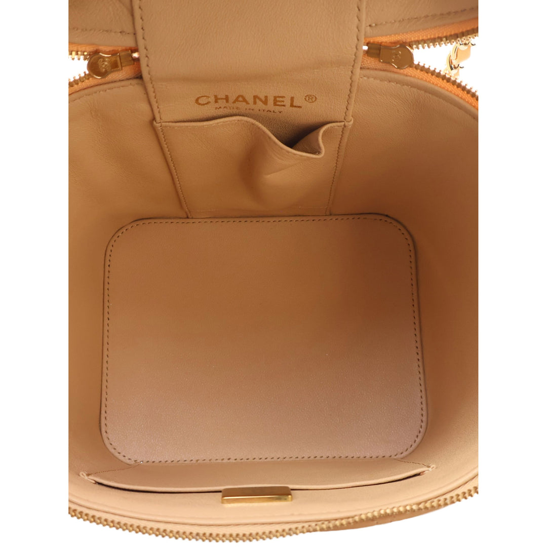 Chanel Vanity CC Matelassé avec chaîne Cuir d'agneau Beige – vue 4 – GABY PARIS
