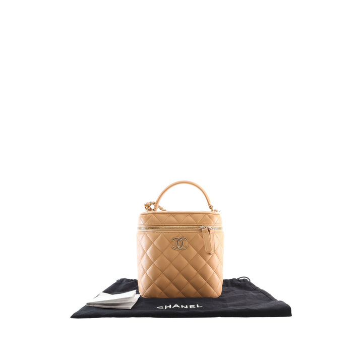 Chanel Vanity CC Matelassé avec chaîne Cuir d'agneau Beige – vue 6 – GABY PARIS