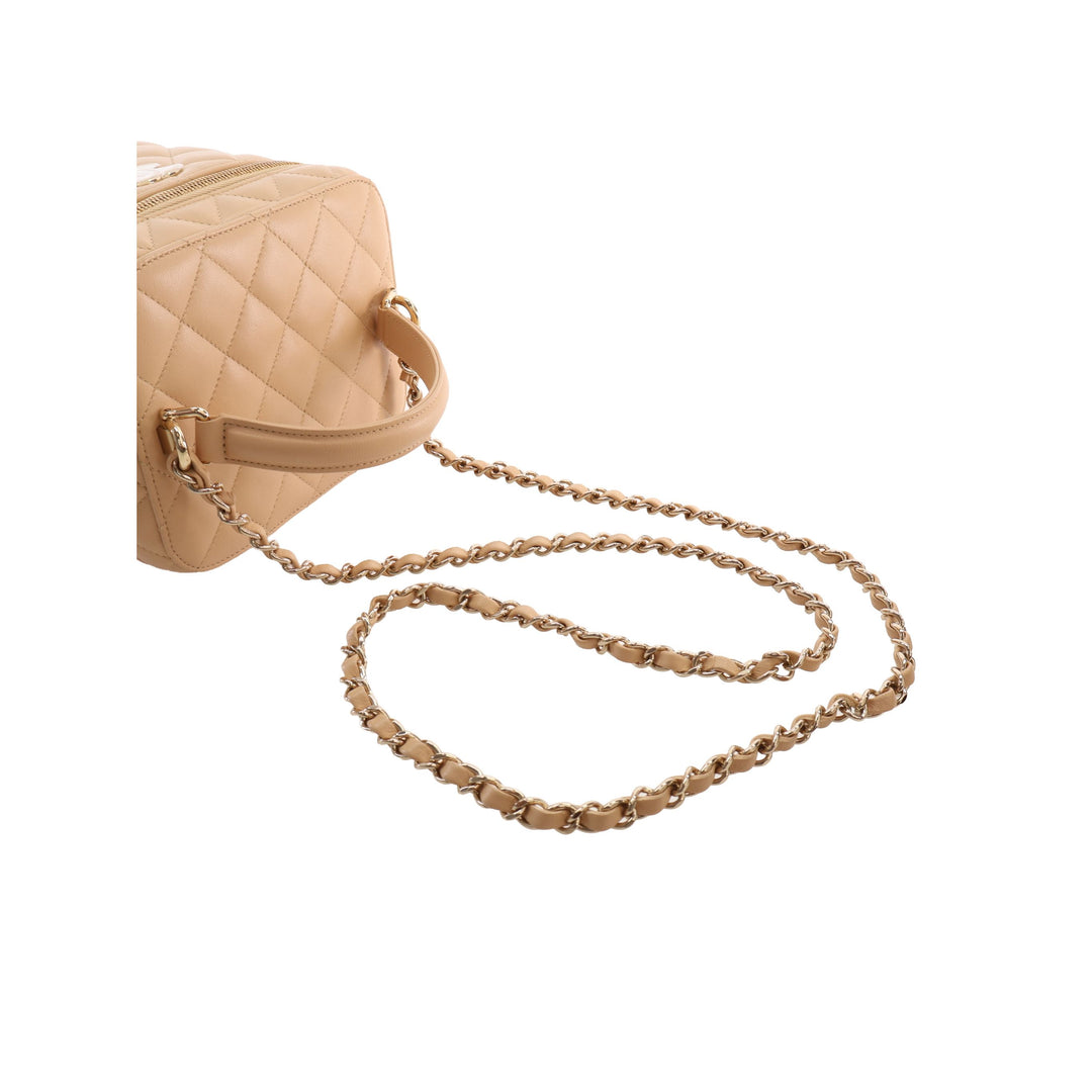 Chanel Vanity CC Matelassé avec chaîne Cuir d'agneau Beige – vue 8 – GABY PARIS