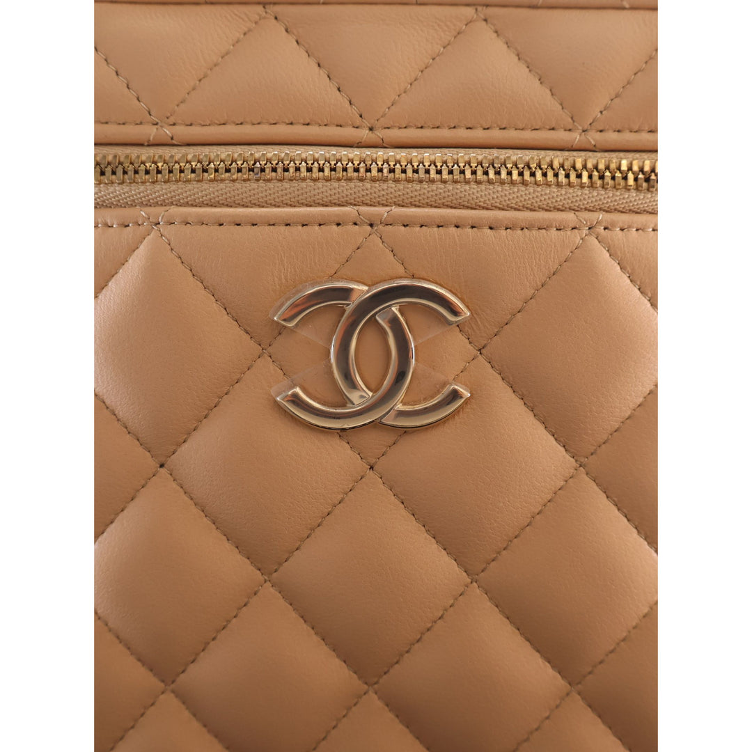 Chanel Vanity CC Matelassé avec chaîne Cuir d'agneau Beige – vue 9 – GABY PARIS
